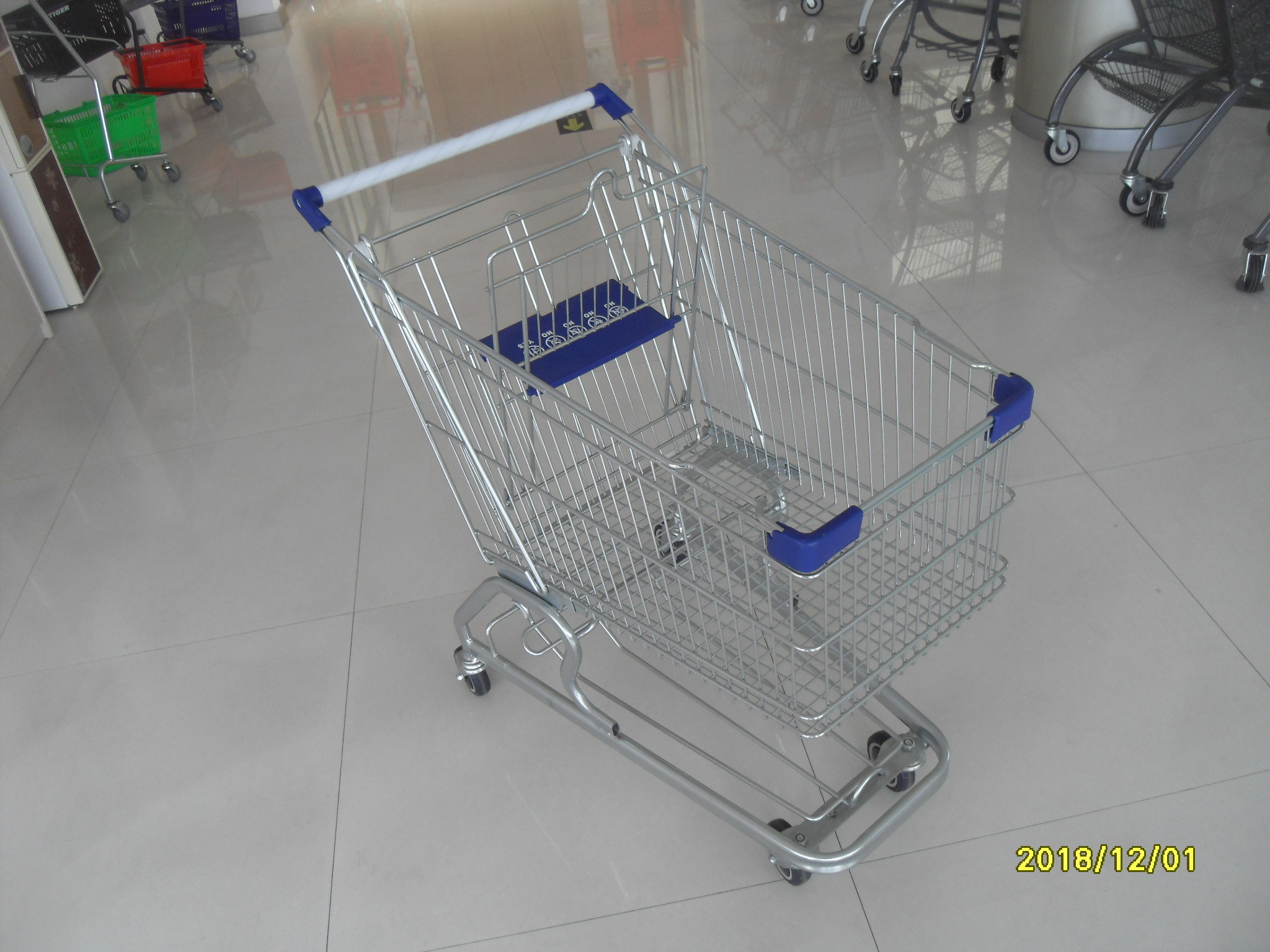 Zinc Plated 80L Supermarket Shopping Trolley With Bottom Tray And Plastic Parts